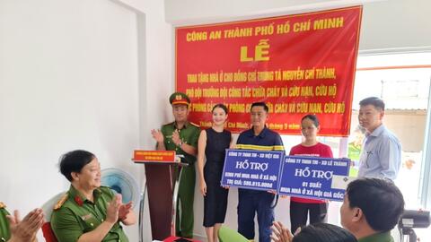 Công an TP Hồ Chí Minh trao tặng nhà xã hội cho cảnh sát PCCC có hoàn cảnh khó khăn