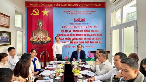 Tích cực nêu gương, nói đi đôi với làm trong thực thi công vụ