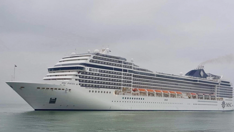 ‘Siêu tàu’ du lịch chở 2.400 khách châu Âu tới Đà Nẵng