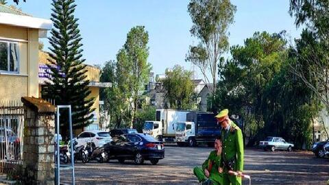 Công an đang phong tỏa, kiểm tra trung tâm đăng kiểm xe cơ giới ở Đà Lạt