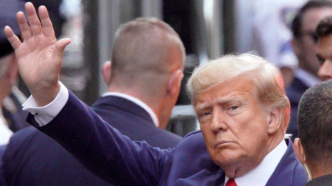 Ông Trump quay lại New York, đấu tiếp với tổng chưởng lý bang?