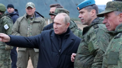 Tổng thống Vladimir Putin bất ngờ tới miền Đông Ukraine