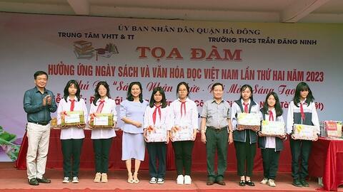 Gần 900 học sinh Hà Đông tham gia tọa đàm hưởng ứng Ngày Sách và Văn hóa đọc