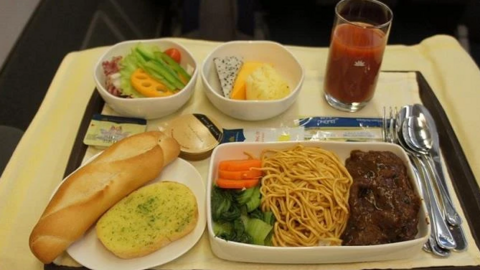 Công ty bán đồ ăn trên máy bay báo lãi cao nhất trong vòng 15 quý