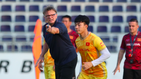 HLV Troussier mang thêm 4 tuyển thủ sang Campuchia dự phòng