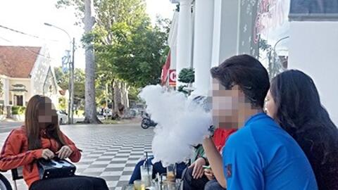 Bộ Y tế tăng cường tuyên truyền về tác hại của thuốc lá điện tử