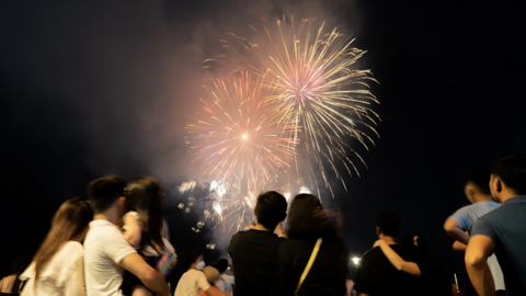 Rực rỡ 'đại tiệc' pháo hoa mừng ngày đất nước thống nhất