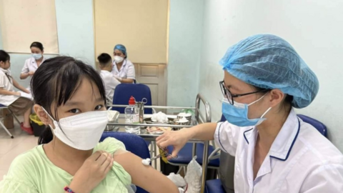 Một tuần ghi nhận hơn 18.000 ca mắc mới COVID-19