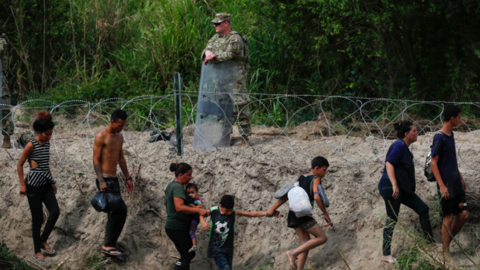 Người Việt mắc kẹt cả tuần ở biên giới Mexico để chờ vào Mỹ