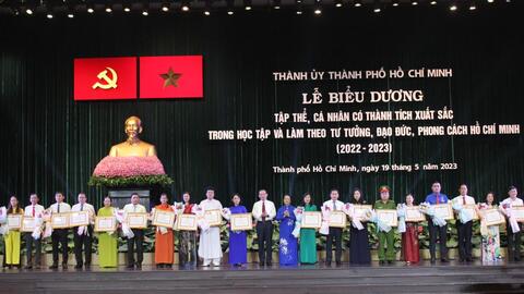 Biểu dương các tập thể, cá nhân xuất sắc trong học tập và làm theo lời Bác năm 2022 - 2023