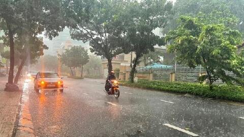 Không khí lạnh tràn về Bắc bộ chấm dứt nắng nóng, mưa giông mát mẻ kéo dài