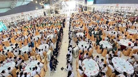 Xôn xao hình ảnh lễ tổng kết năm học 'hoành tráng'