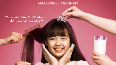 NSND Trung Anh mặc quần yếm sặc sỡ trong "Nhà mình lạ lắm!"