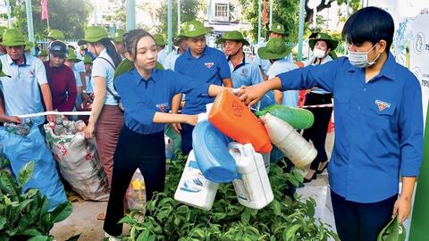Cà Mau: Hiệu quả kép từ mô hình “Đổi rác thải nhựa lấy quà”