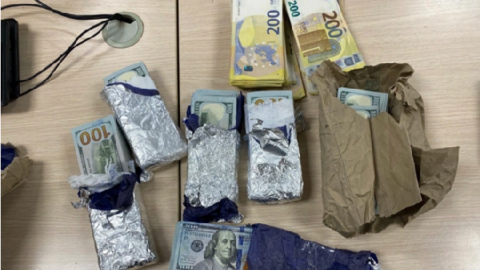 Vận chuyển trái phép ngoại tệ tương đương 14 tỷ đồng có thể bị phạt tù tới 10 năm