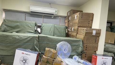 Hà Nội: Thu giữ hàng trăm chiếc quạt có dấu hiệu nhập lậu