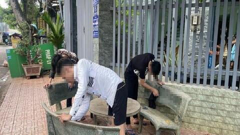 3 thanh niên quảng cáo cho web cờ bạc phải lau 70 ghế đá ở Thủ Đức