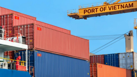 Việt Nam lập kỳ tích ngoạn mục về xuất khẩu, nhảy vọt 72 bậc vào top 20 toàn cầu: Kỳ phùng địch thủ ngả mũ thán phục!