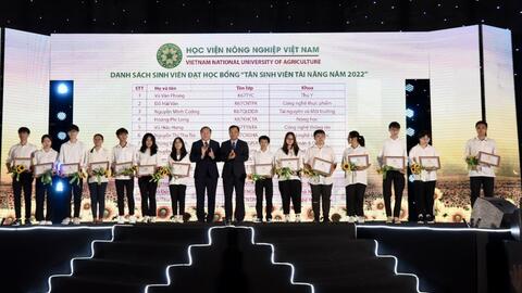 Chắp cánh ước mơ cho học sinh vùng cao phía Bắc