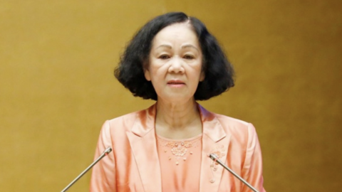 Bộ Chính trị cấm bố trí người nhà cùng làm lãnh đạo ở những ngành nào?