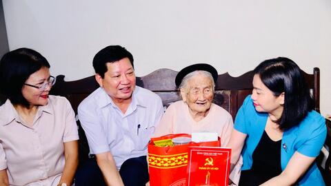 Phải làm trọn đạo nghĩa "Uống nước nhớ nguồn", chăm lo chu đáo cho người có công