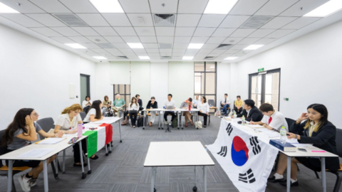 65 đội tuyển quốc gia dự giải đấu tranh biện lớn nhất thế giới "tề tựu": Giành quán quân là chính nhưng không quên làm 2 điều