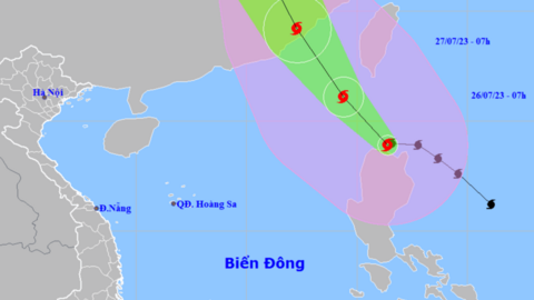Bão Doksuri giật trên cấp 17 sắp vào Biển Đông, sóng biển cao 5-7 m
