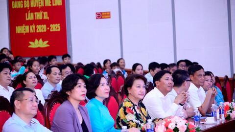 Huyện Mê Linh tặng 840 triệu đồng cho học sinh có hoàn cảnh khó khăn