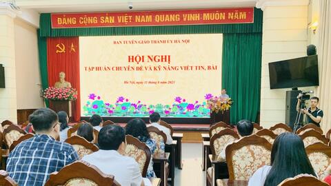 Tuyên truyền hai nghị quyết quan trọng của Thành ủy cho cán bộ tuyên giáo