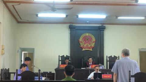 Đang xét xử vụ 'Phó chánh án nhận tiền của nữ bị cáo tại nhà nghỉ'