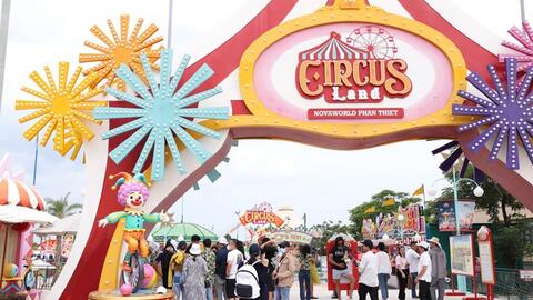 Du khách tấp nập đổ về các điểm du lịch dịp lễ 2-9