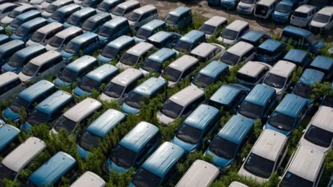 Bên trong 'nghĩa địa' ô tô điện bỏ hoang, chất đống ở Trung Quốc