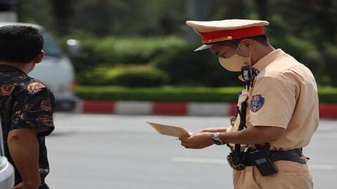 Từ 15/9, cảnh sát giao thông được dừng xe trong những trường hợp nào?