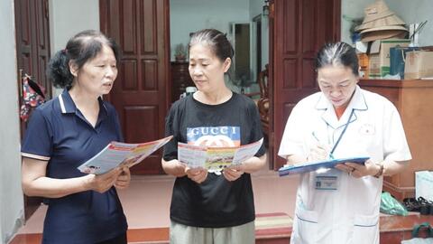 Quan tâm chế độ chính sách cho nhân viên y tế cơ sở về truyền thông, giáo dục sức khỏe