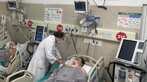 Thiếu tá biên phòng trong vụ cháy chung cư vẫn thở máy