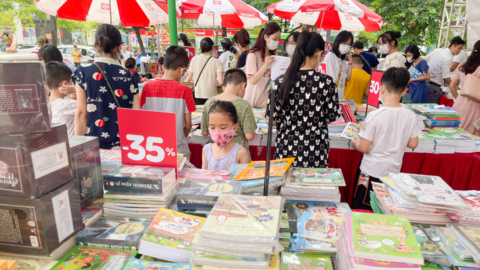 Bữa "tiệc sách" Trung thu cho thiếu nhi Hà thành