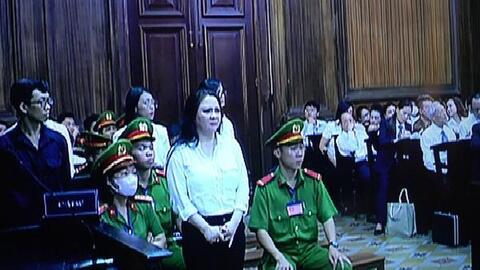 Bị cáo Nguyễn Phương Hằng có 'thoát' nhiều tội danh khác?