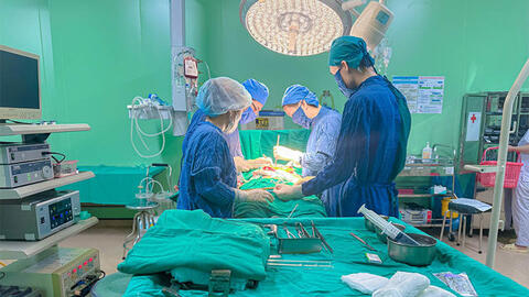 Cấp cứu bệnh nhân bị kiếm đâm xuyên từ ngực xuống ổ bụng