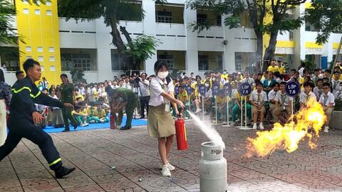 Tập huấn phòng cháy chữa cháy, cứu nạn cứu hộ cho giáo viên, học sinh