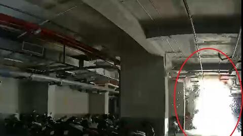 Xử lý kịp thời vụ nổ bóng đèn dưới tầng hầm chung cư