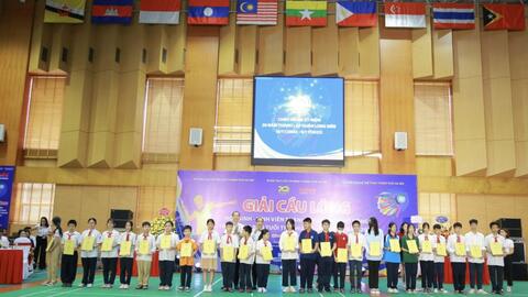 Báo Tuổi trẻ Thủ đô trao học bổng cho học sinh vượt khó