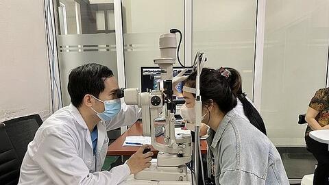 Người bị đau mắt đỏ cần chế độ dinh dưỡng ra sao?