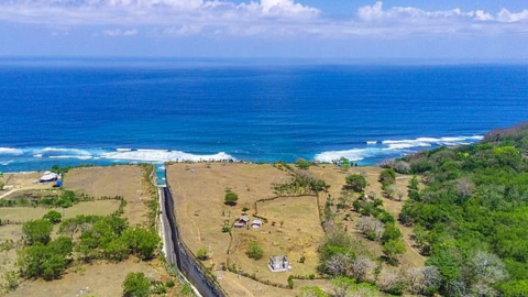 Con đường xẻ đôi cao nguyên đẹp ngoạn mục ở thiên đường du lịch, ấn tượng nhưng cũng gây tranh cãi vì một lý do