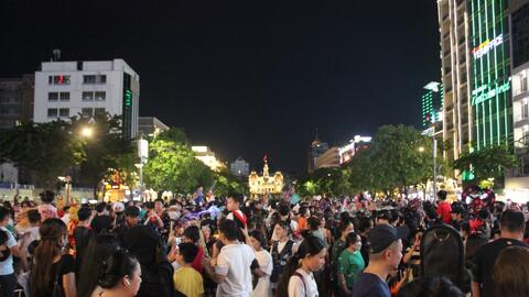 TP Hồ Chí Minh: Phố đi bộ Nguyễn Huệ huyên náo ngày Halloween