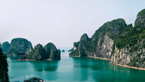 Vịnh Hạ Long của Việt Nam vừa được gọi tên trong danh sách những điểm đến đẹp nhất thế giới