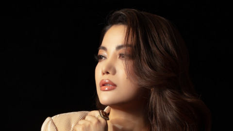 Trương Ngọc Ánh nhận giải thưởng "International Celebrity & Business Force"