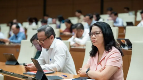 Quốc hội cho ý kiến về giảm thuế VAT, 2 phương án rút bảo hiểm xã hội một lần