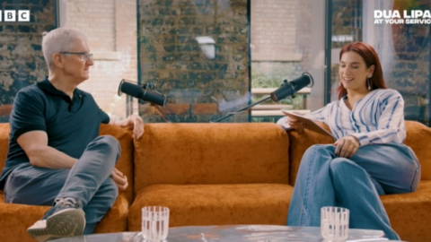 Quá khứ ít ai biết của CEO Apple: Đi giao báo kiếm tiền khi mới 13 tuổi, tự bươn chải tiền học đại học vì bố mất việc