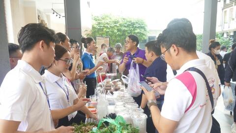 Sống trọn vẹn từng phút giây, quyết tâm chấm dứt dịch bệnh AIDS