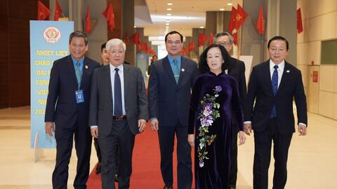 Đồng chí Nguyễn Đình Khang tái cử Chủ tịch Tổng Liên đoàn Lao động